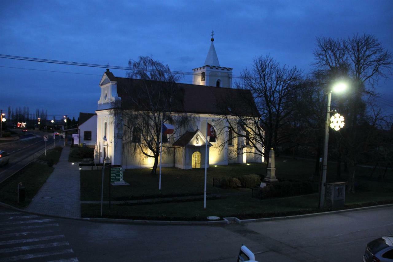 Penzion Daniz Hotel Chvalovice  Exterior photo